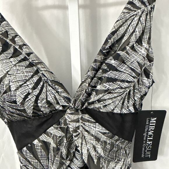 Miraclesuit Escape Swimsuit 14 One Piece Twist Of Fate Tummy Control Black White - Picture 10 of 13